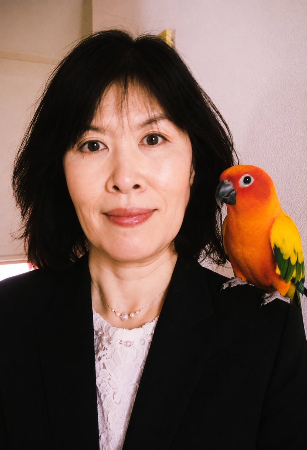 すずき莉萌とインコ